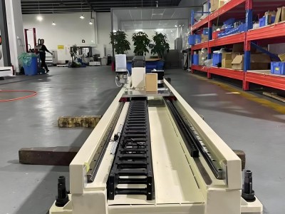 机器人地轨原理大揭秘：工业移动机器人的“行走轨道”